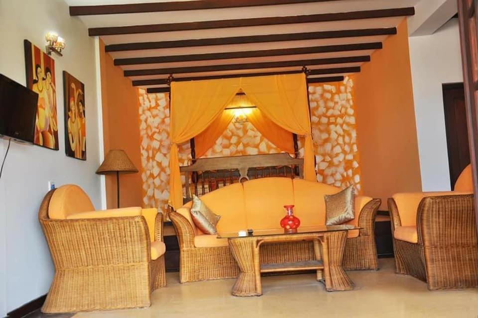Solomon Beach Hotel Маравила Екстериор снимка